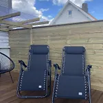 Modern And 2 Bedroom W/king Beds + Free Parking Apartment