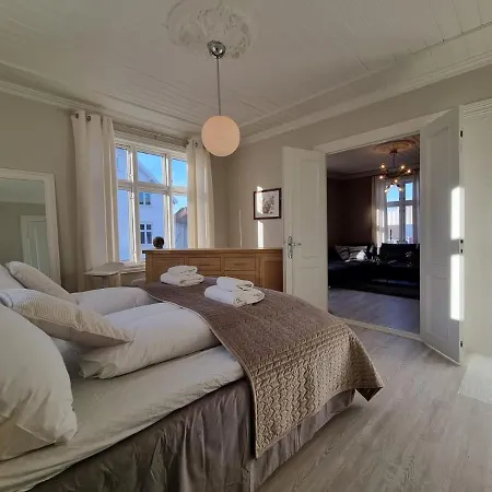 Apartment Modern And 2 Bedroom W/king Beds + Free Parking