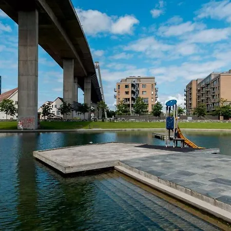 Lägenhet Modern And 2 Bedroom W/king Beds + Free Parking