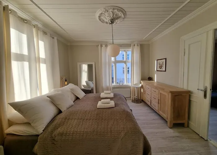 Modern And 2 Bedroom W/king Beds + Free Parking Lägenhet *