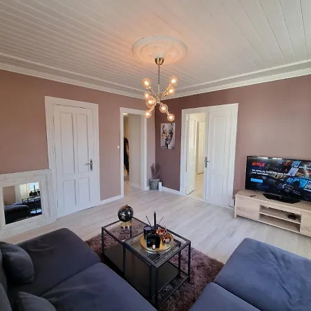 Modern And 2 Bedroom W/king Beds + Free Parking Lägenhet
